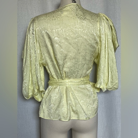 NWT Krisa puff sleeve wrap top - Picture 4 of 10